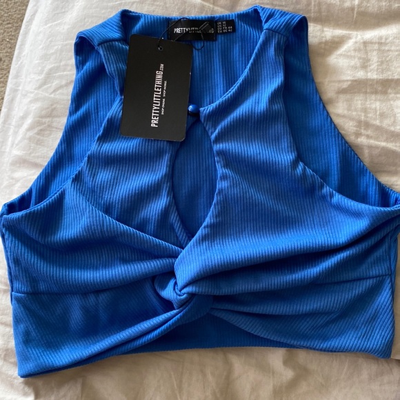 PrettyLittleThing Tops - NWT Prettylittlething blue keyhole crop top. Size 12
